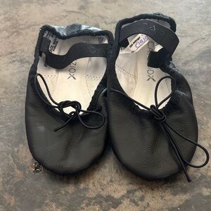 Capezio ballet shoes toddler size 9 wide